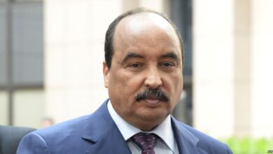 صورة نقل الرئيس السابق الى المستشفى العسكري إثر وعكة صحية….