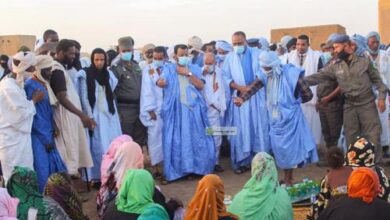 صورة وفد رفيع المستوى يقدم تعازي رئيس الجمهورية لأسر ضحايا الحادث الأليم في الأراضي المالية