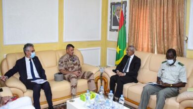 صورة مباحثات بين وزير الدفاع وقائد قوة برخان الفرنسية