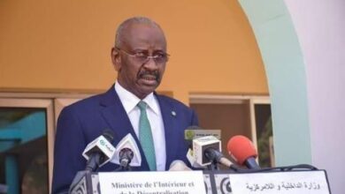 صورة وزير الداخلية: لم نتخذ قرارا بحظر التجول والمدارس ستفتح في وقتها