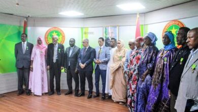 صورة ولد داهي يوشح عددا من عمال قطاعه .. اسماء