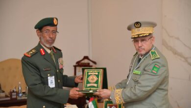 صورة قائد أركان الجيوش يحضر معرضا لآليات الدفاع المسيرة بأبو ظبي