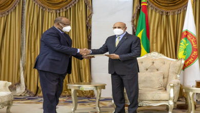 صورة غزواني يتسلم رسالة خطية من نظيره السوداني