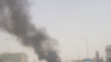 صورة انواكشوط : النيران تلتهم سيارة قرب بيك ماركت ..صورة