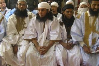 صورة علماء يُحاورون بقية السلفيين في السجون الموريتانية