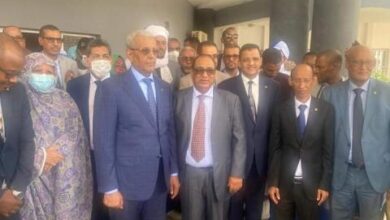 صورة وزير المياه والصرف الصحي يؤدي زيارة لشركة “SNDE”