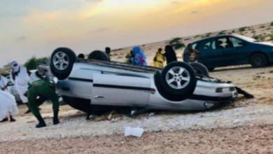 صورة حادث انقلاب سيارة صباح اليوم عند مدخل واد الناقة (صورة)