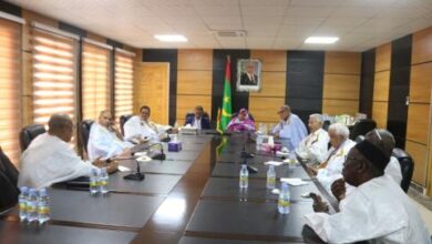 صورة رئيسة جهة نواكشوط تتلقى التهنئة من طرف رؤساء المجالس الجهوية ورابطة العمد