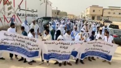 صورة وقفة احتجاجية أمام وزارة الاسكان لملاك قطع أرضية بمنطقة تيارات