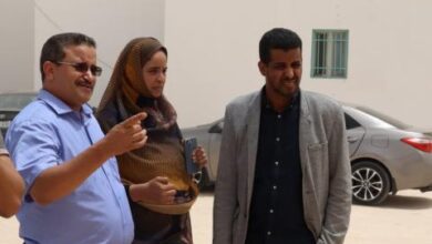 صورة مدير المباني والتجهيزات العمومية يعقد اجتماعا لدفع العمل في الساحتين قيد الانشاء