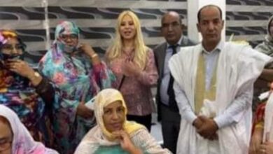 صورة أنصار عزيز يستقبلون محامية اللبنانية في نواكشوط (صور)