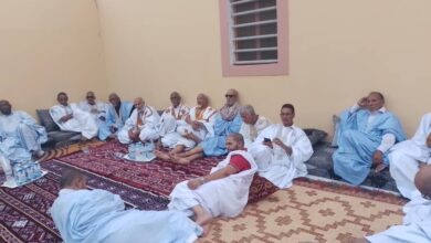 صورة اجتماع نوعي لأطر “كتلة إنصاف تيارت” في منزل ولد أرهين … صور