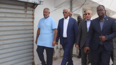 صورة وزيرا الداخلية والمياه يتفقدان عمليات شفط مياه الأمطار بنواكشوط