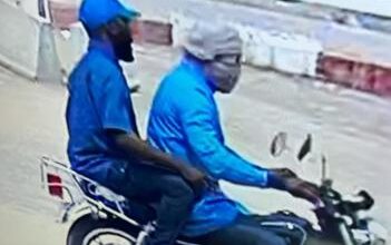 صورة عصابة تستغل دراجة تنفذ عملية سطوعلى مبلغ 16مليون اوقية /صورة