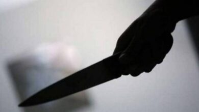 صورة مواطن يطعن آخر على خلفية سوء تفاهم بينهما بسكين في كيهيدي