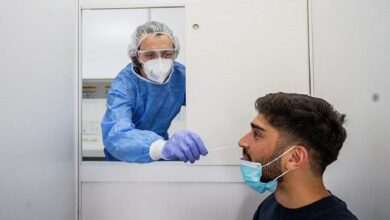 صورة العلماء يتوقعون موجة ثالثة من متحور “أوميكرون” في أوروبا
