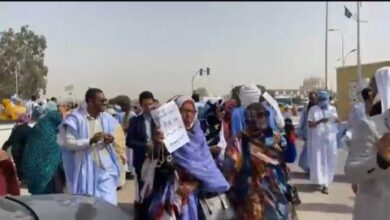 صورة انواكشوط : الشرطة تفرق وقفة للمدرسين بساحة الحرية- صورة