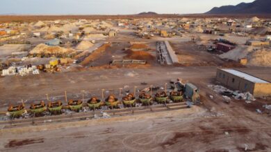 صورة ملاك مطاحن الذهب بالزويرات يضربون عن العمل