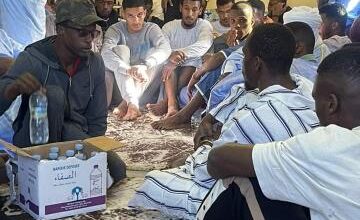 صورة بعثة المنتخب الوطني تؤدي زيارة تعزية لأسرة” نائب رئيس اتحادية كرة القدم “