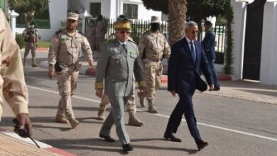 صورة وزير الدفاع وقائد أركان الجيوش يغادران إلى تشاد