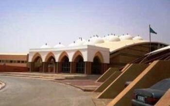 صورة وقف جلسات المحاكمة وانتظار بت المجلس الدستوري في طعون دفاع عزيز