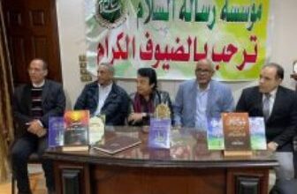 صورة على هامش الندوة التثقيفية بالزقازيق : د. حسن حماد يلتقى بوفد « رسالة السلام »