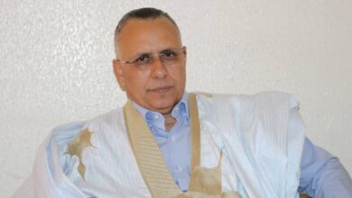 صورة رئيس لجنة حقوق الإنسان: معايير استجواب ومعاملة ولد الشين انتهكت