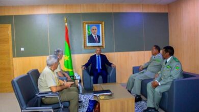 صورة وفد عسكري أسباني يلتقي وزير الدفاع وقائد الأركان