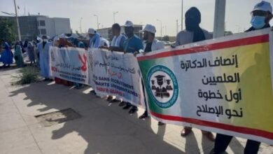 صورة دكاترة يطالبون الرئيس بالاكتتاب العاجل .. صور