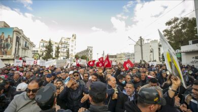 صورة تونس.. الآلاف يحتجون على الوضع الاقتصادي والاجتماعي