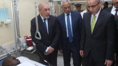 صورة وزراء العدل والدفاع والداخلية يزورون الحرسيين المصابين