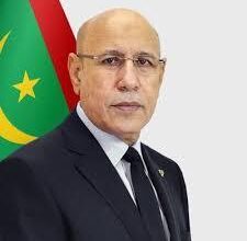 صورة رئيس الجمهورية يشيد بأداء الطواقم الطبية الوطنية
