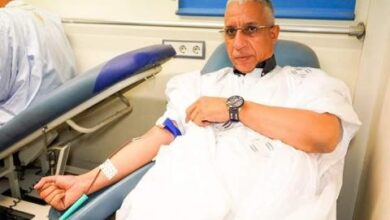 صورة وزير الصحة يشارك فى حملة التبرع بالدم ..صور