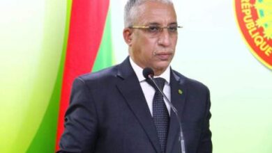 صورة وزير الصحة يأمر بصرف رواتب موظفي وعقدويي القطاع قبل 25 رمضان