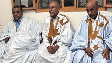 صورة رئيس الجمهورية يعزي اسرة اهل الشيخ عبدالله بمناسبة رحمة السيد سيد محمد ولد محمد محفوظ ولد الشيخ عبدالله .