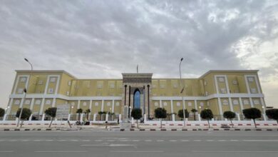 صورة أوامر للبرلمانيين بلبس البياض في افتتاح أول دورة برلمانية عادية للبرلمان الجديد