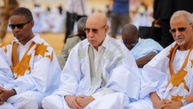 صورة موريتانيا : تأدية صلاة العيد في رحاب الجامع العتيق
