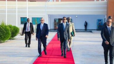 صورة الوزير الأول يغادر إلى السنغال للمشاركة في مؤتمر دولي