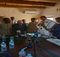 صورة تنصيب عمدة شنقيط و انتخاب مساعدين له ..  أسماء