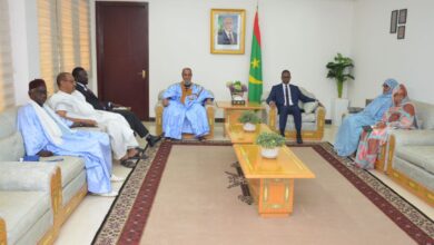 صورة الوزير الأول يستقبل رئيس ومجلس مؤسسة المعارضة