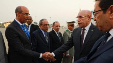 صورة رئيس الجمهورية يصل القاهرة لحضور “قمة القاهرة للسلام “
