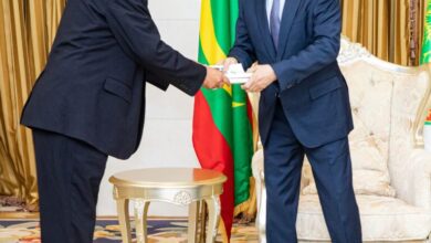 صورة غزواني يتسلم تقرير لجنة الانتخابات حول الاستحقاقات الأخيرة