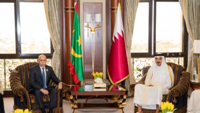 صورة غزواني يجري مباحثات مع أمير قطر في الرياض
