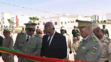صورة وزير الدفاع الوطني رفقة قائد الأركان العامة للجيوش يشرف على تدشين مبنى قيادة الكلية الوطنية للقيادة و الأركان