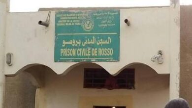 صورة القبض على احد السجناء الفارين من سجن “روصو”