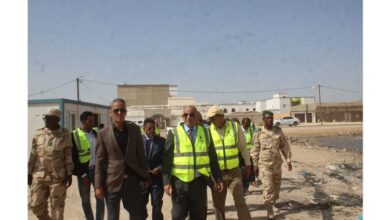 صورة وزير المياه يتفقد وضعية بعض أحياء نواكشوط المتضررة من المستنقعات المائية