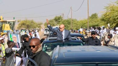 صورة جانب من الاستقبالات الشعبية لرئيس الجمھورية في روضة
