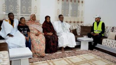 صورة الوزير الأول يشارك في الحملة الوطنية العامة للتعداد الوطني العام الخامس للسكان والمساكن.
