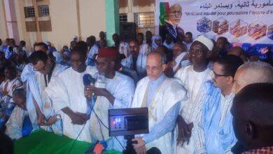 صورة أزمة المقاعد تجبر رئيس حزب الإنصاف وبعثته للوقوف طيلة مهرجانها بألاك