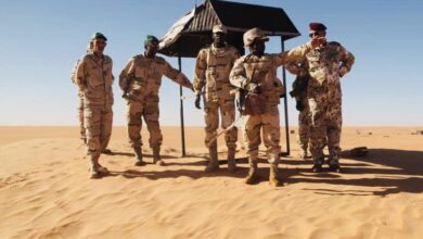 صورة قائد أركان الجيش الجوي يزور القاعدة العسكرية في لمرية